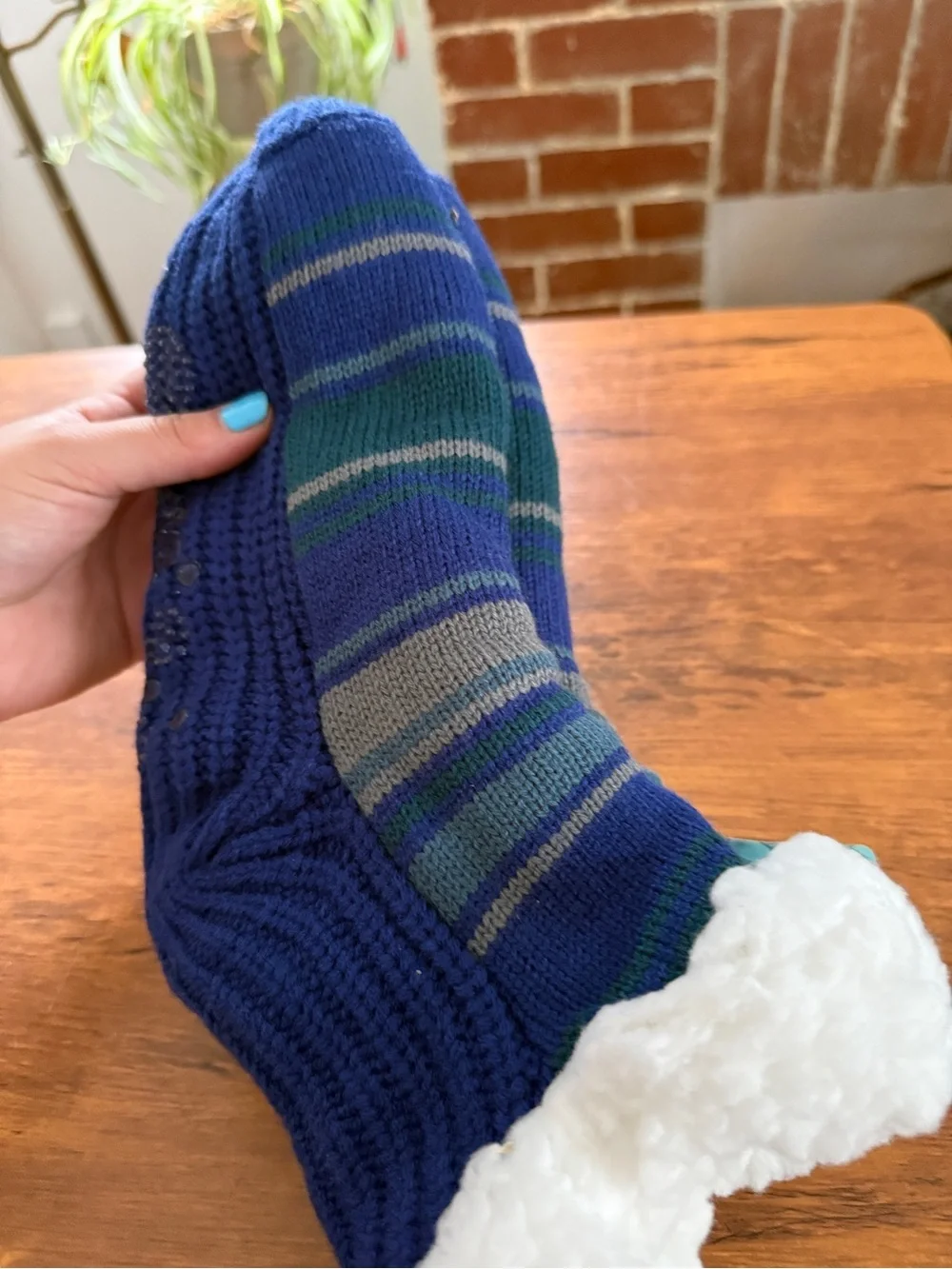 MUK LUK Cozy Blue Fleece-Lined Slipper Socks - Aloe-Infused Comfort NEW